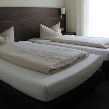 מלון Am Neuenbuehl 2*