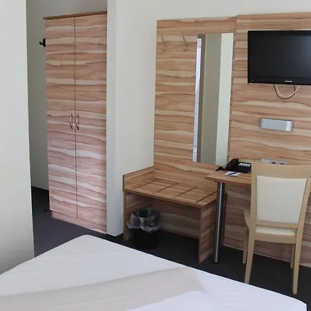 ホテル Am Neuenbuehl 2*