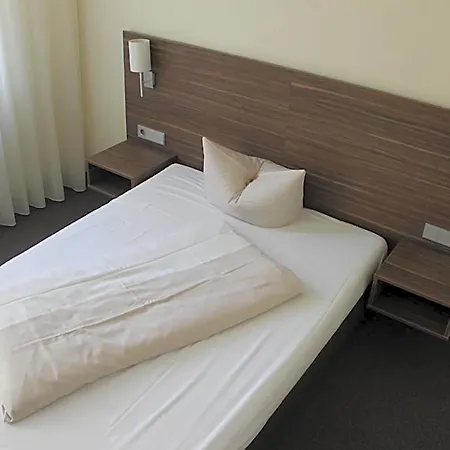 Hotel Am Neuenbuhl 2*