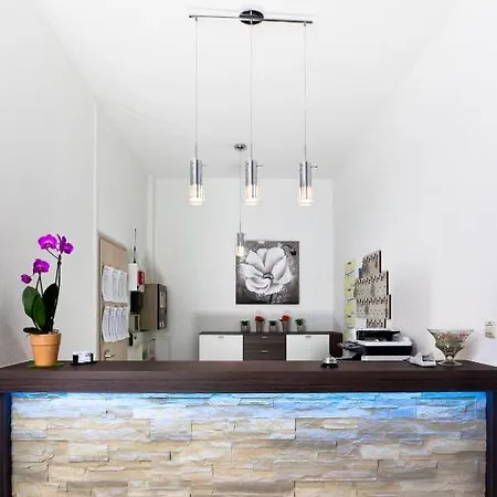 Am Neuenbuehl מלון 2*